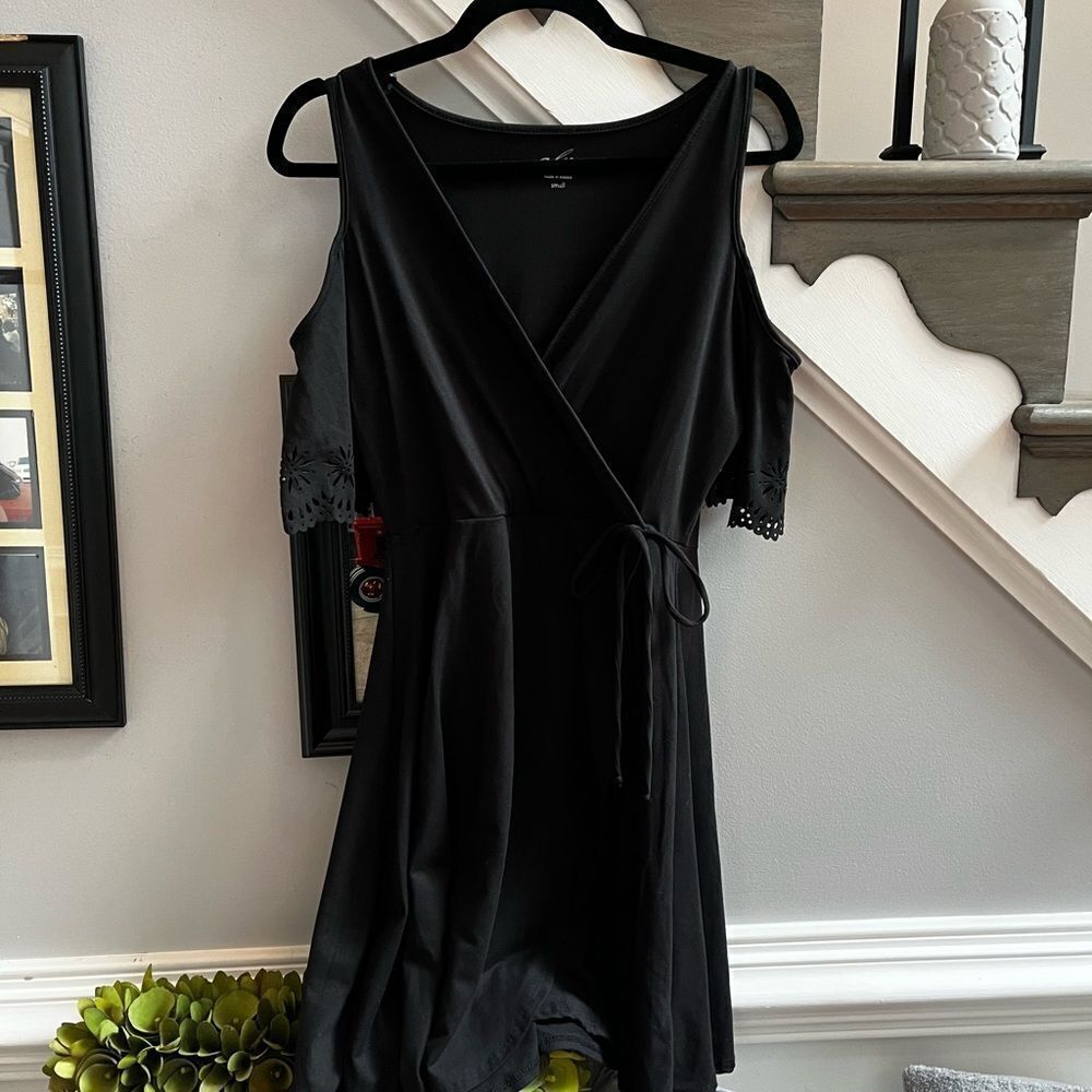 Alya Black Laser Cut Cold Shoulder Faux Wrap Dress sz S EUC